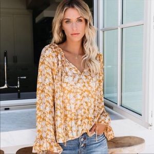 Vici Find it, Love it shimmer blouse Mustard